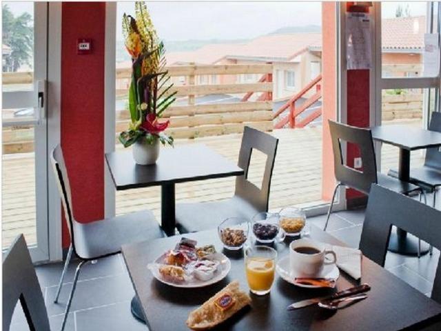Hotel Cantal Cottages Сен-Жорж Экстерьер фото